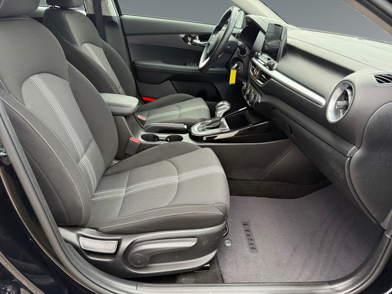 2023 Kia Forte EX IVT