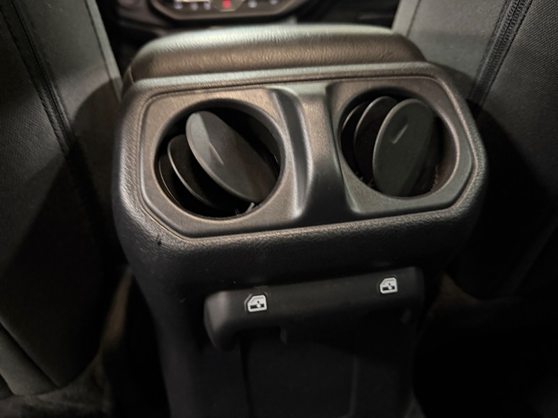 2023 Jeep Wrangler Sport Altitude WITH SOFT TOP !