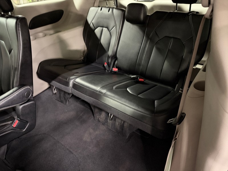 2023 Chrysler Pacifica Touring L FWD