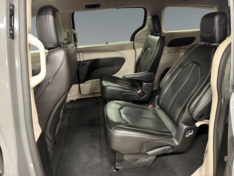 2023 Chrysler Pacifica Touring L FWD