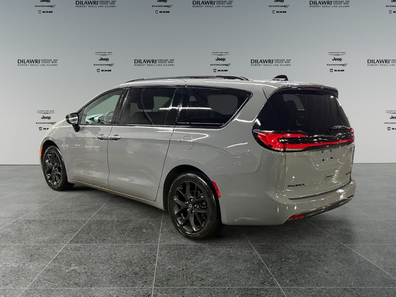 2025 Chrysler Pacifica Limited FWD