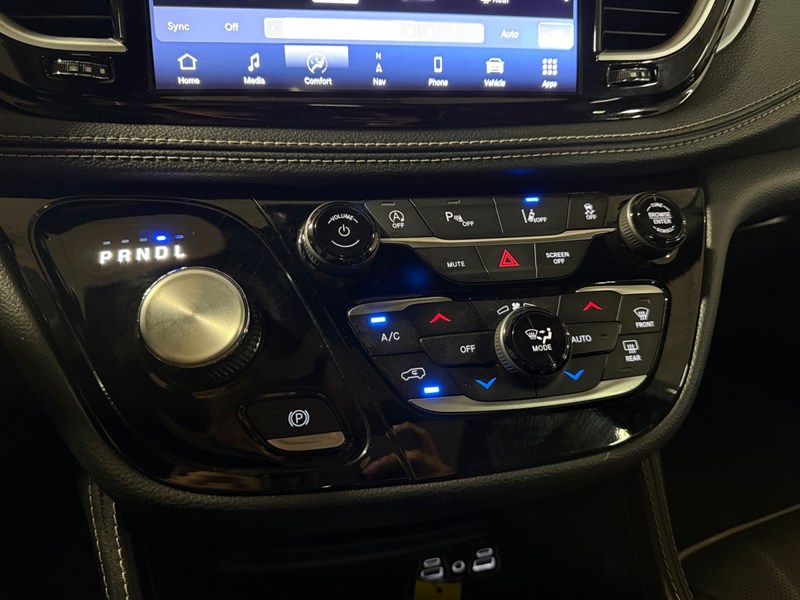 2025 Chrysler Pacifica Limited FWD