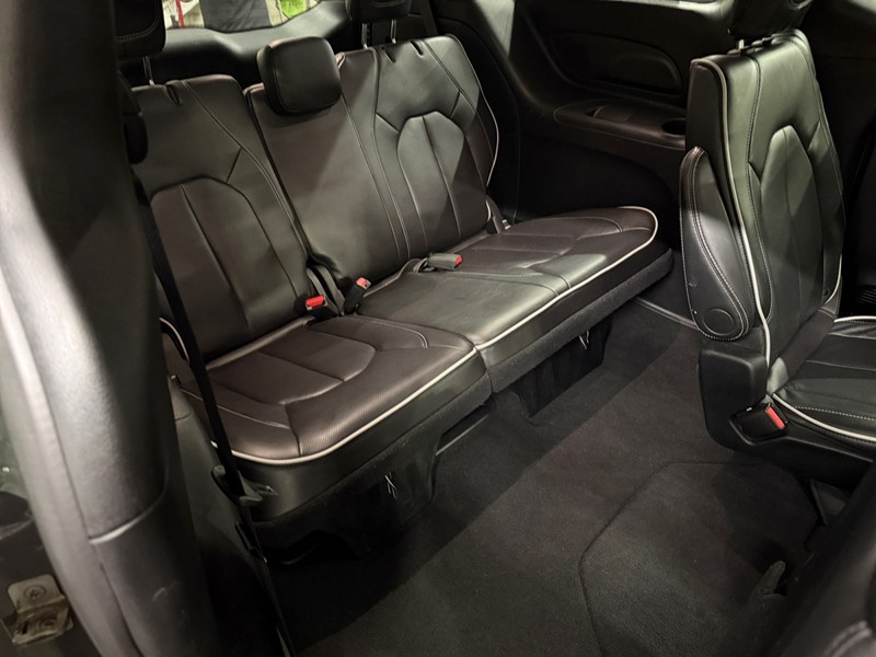 2025 Chrysler Pacifica Limited FWD