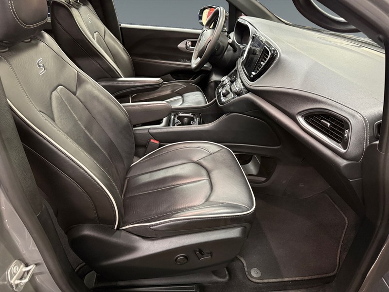 2025 Chrysler Pacifica Limited FWD