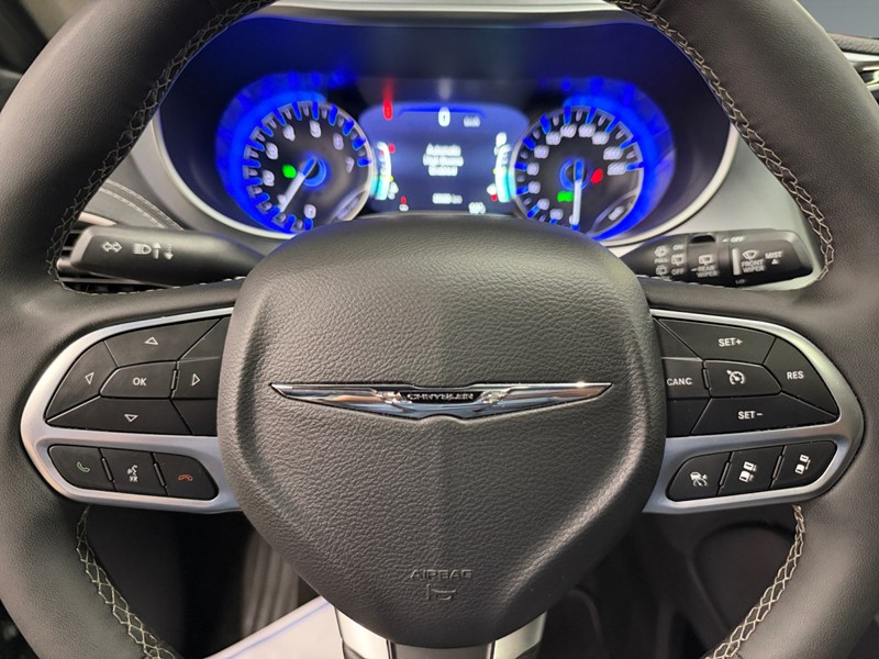 2026 Chrysler Pacifica Limited FWD