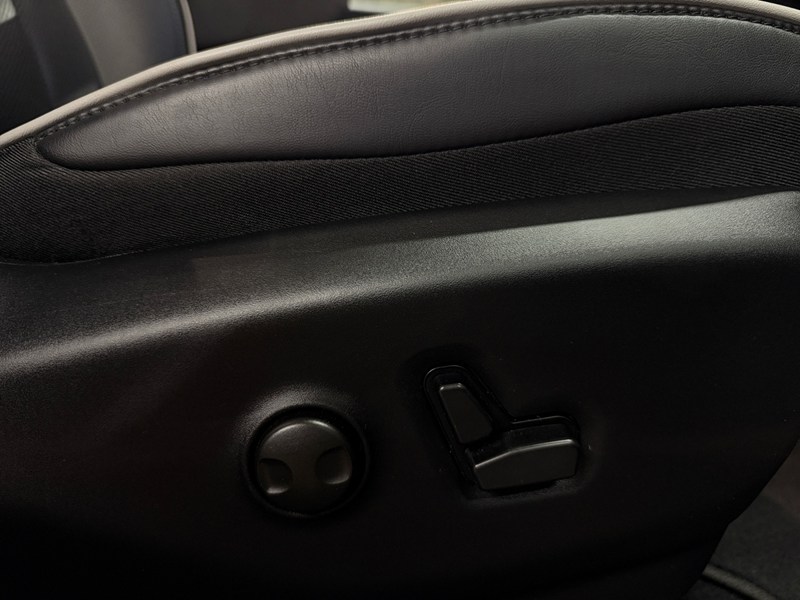 2026 Chrysler Pacifica Limited FWD