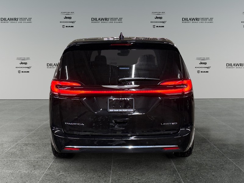 2026 Chrysler Pacifica Limited FWD