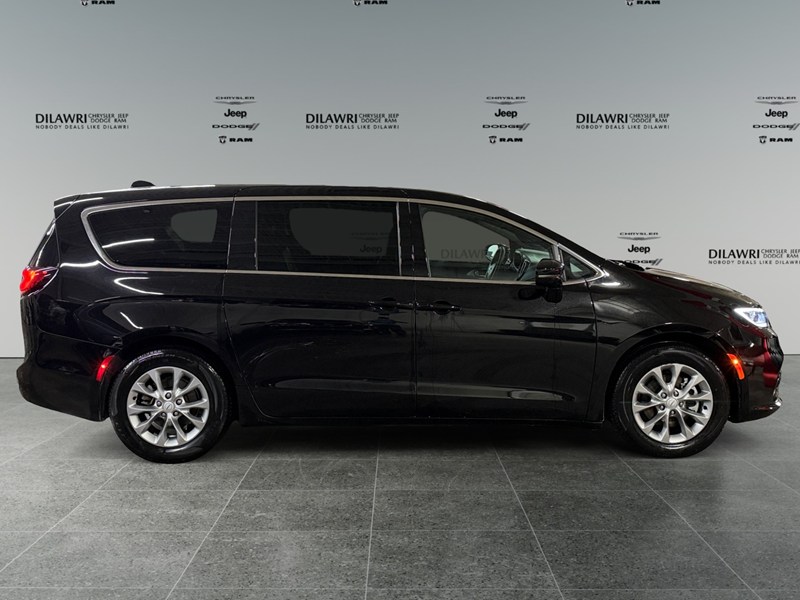 2026 Chrysler Pacifica Limited FWD