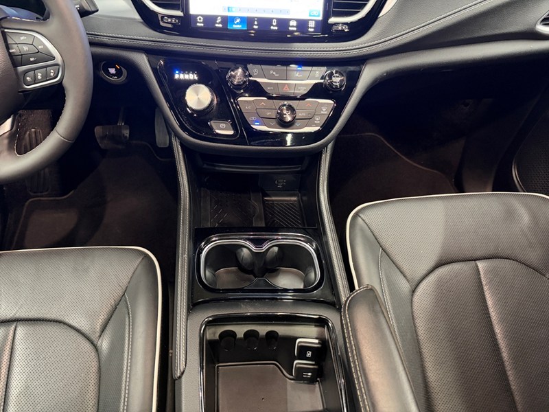 2026 Chrysler Pacifica Limited FWD