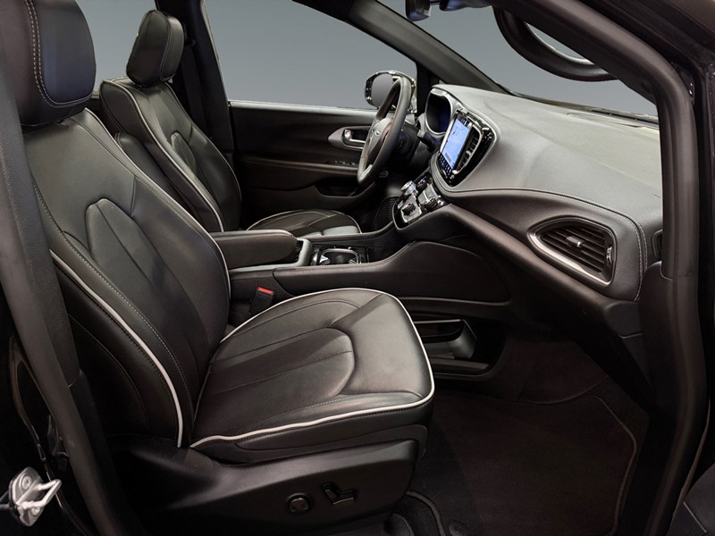 2026 Chrysler Pacifica Limited FWD