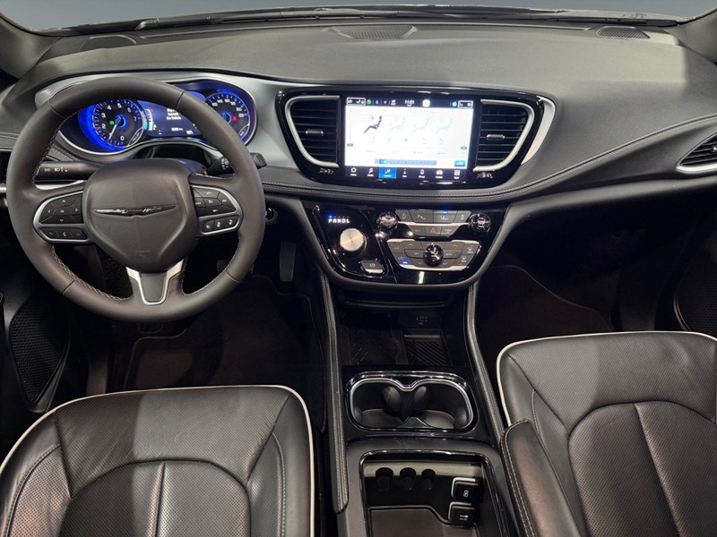 2026 Chrysler Pacifica Limited FWD