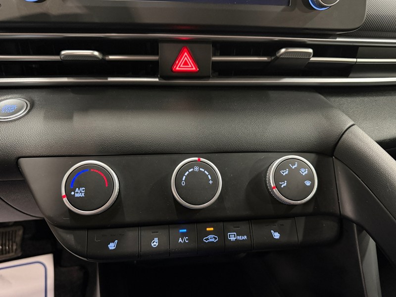2022 Hyundai Elantra Preferred IVT