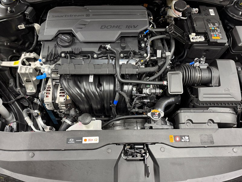 2026 Hyundai Elantra Luxury IVT