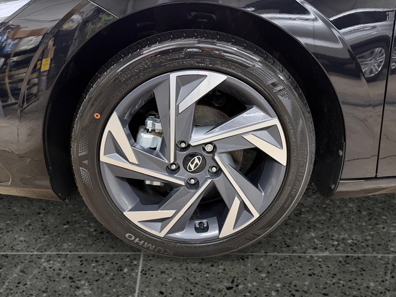2026 Hyundai Elantra Luxury IVT