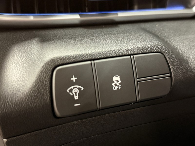 2026 Hyundai Elantra Luxury IVT