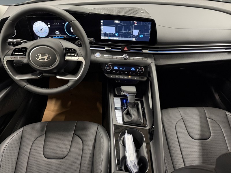 2026 Hyundai Elantra Luxury IVT