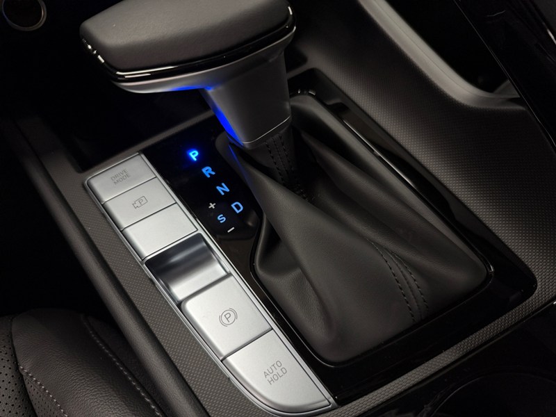 2026 Hyundai Elantra Luxury IVT