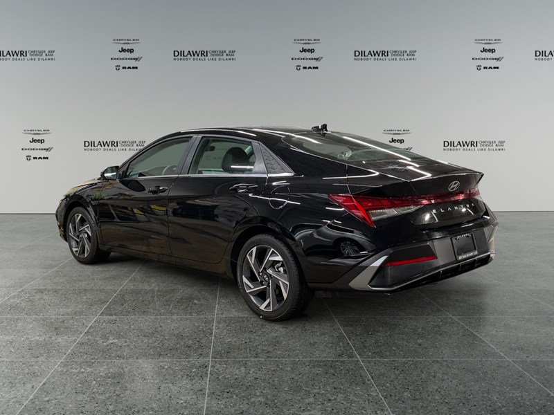 2026 Hyundai Elantra Luxury IVT