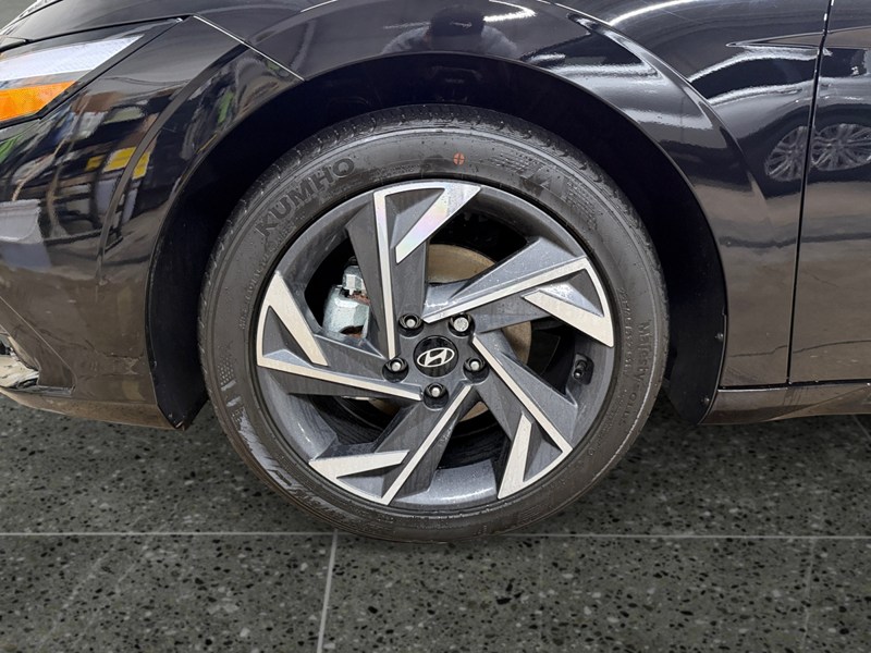 2026 Hyundai Elantra Luxury IVT