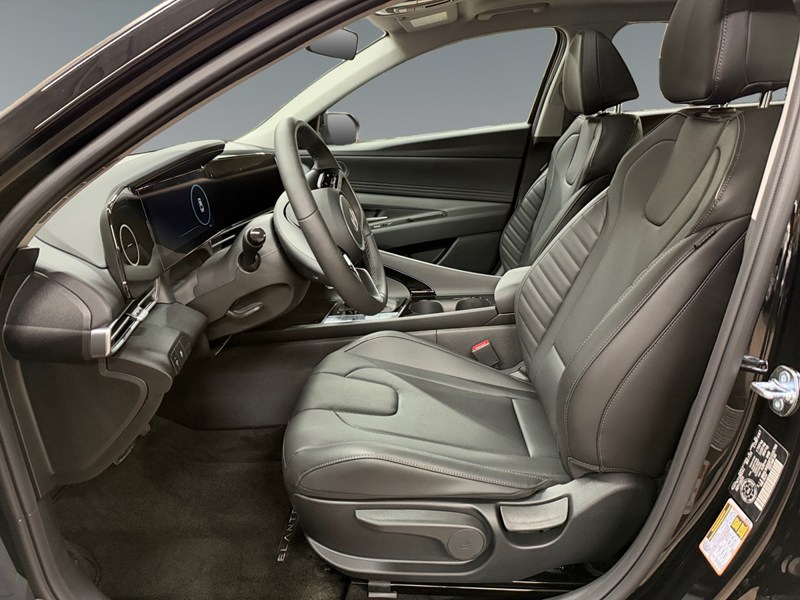 2026 Hyundai Elantra Luxury IVT