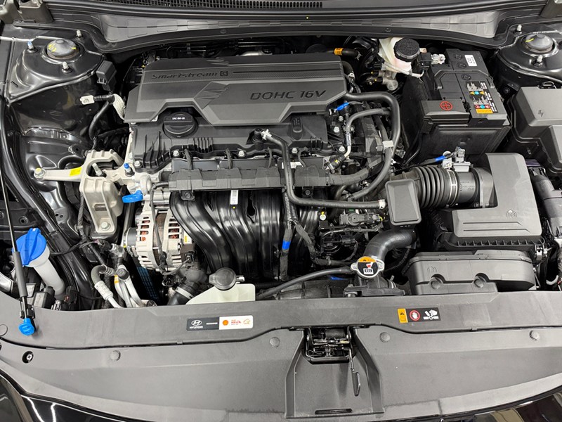 2026 Hyundai Elantra Luxury IVT