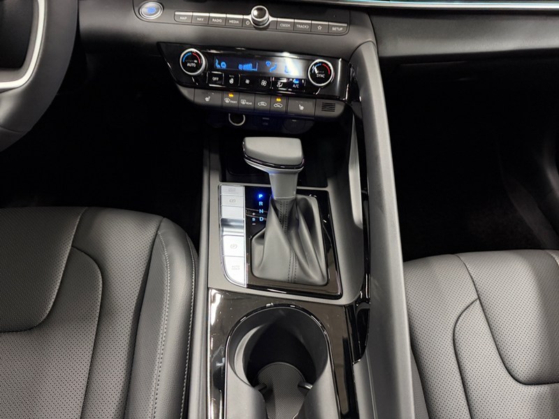 2026 Hyundai Elantra Luxury IVT