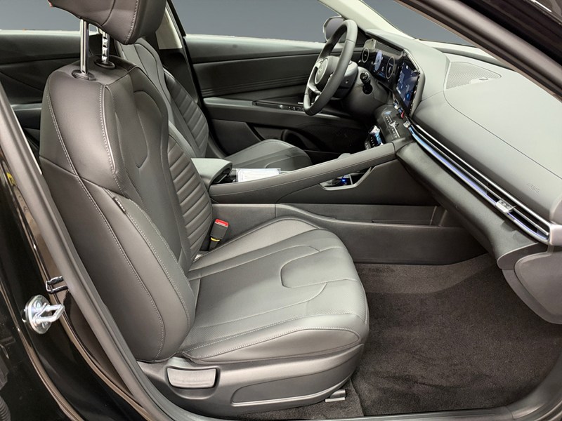 2026 Hyundai Elantra Luxury IVT