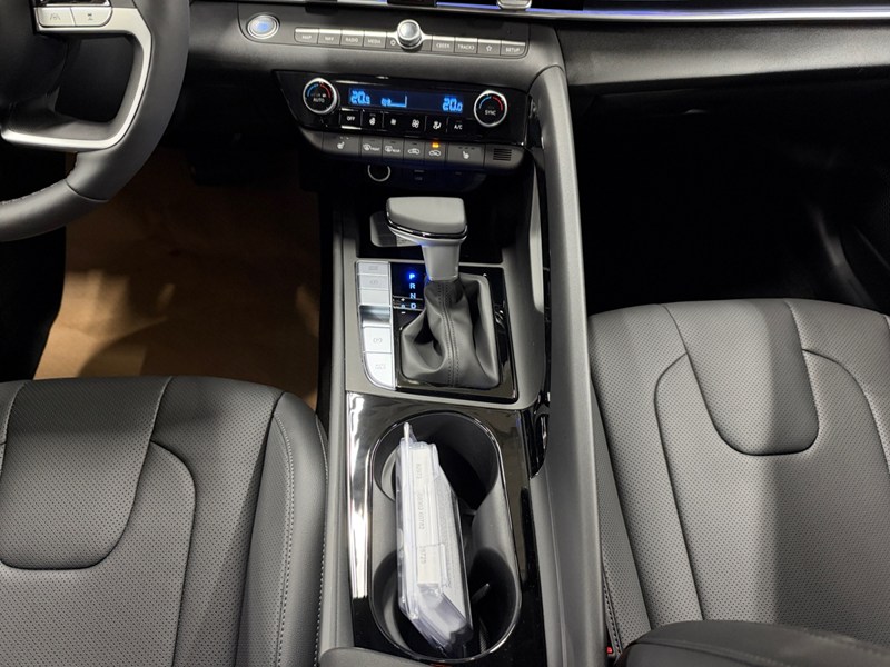 2026 Hyundai Elantra Luxury IVT