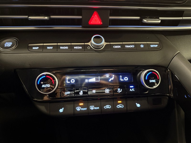 2026 Hyundai Elantra Luxury IVT