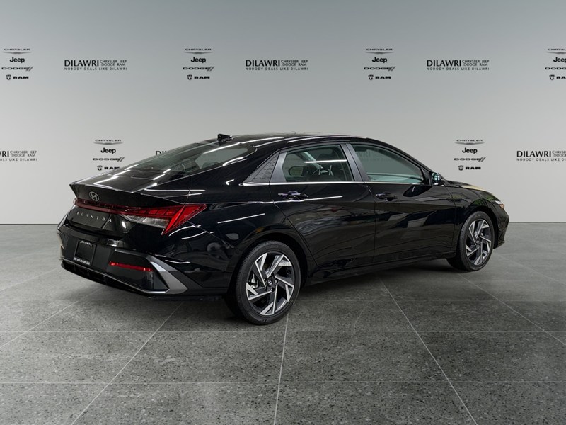 2026 Hyundai Elantra Luxury IVT