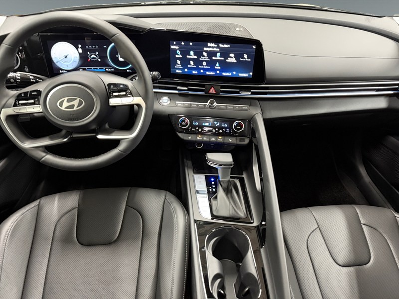 2026 Hyundai Elantra Luxury IVT