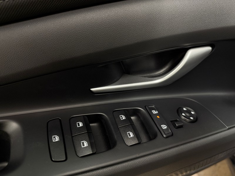 2026 Hyundai Elantra Luxury IVT