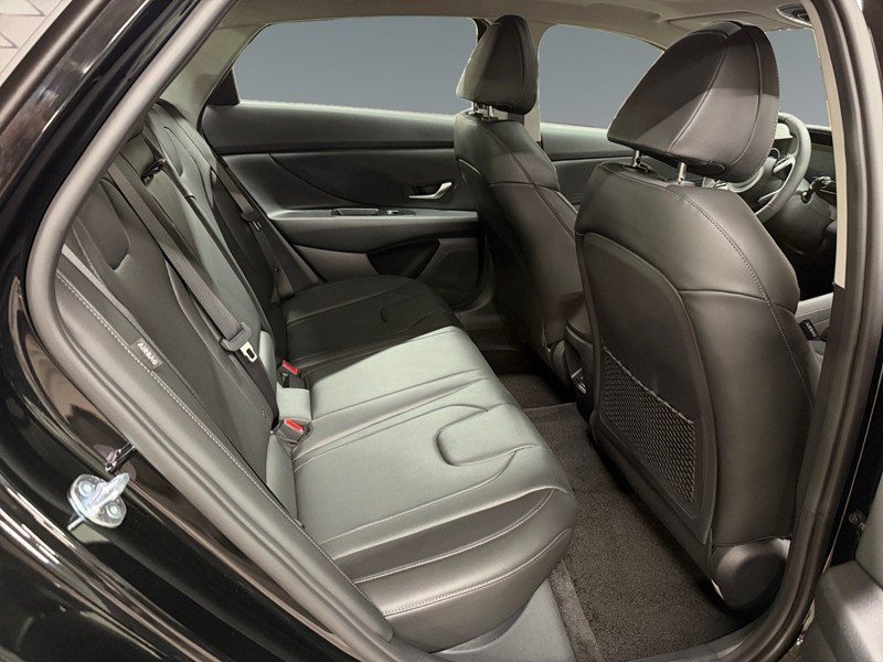 2026 Hyundai Elantra Luxury IVT