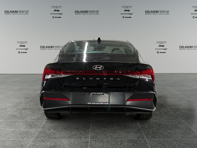 2026 Hyundai Elantra Luxury IVT