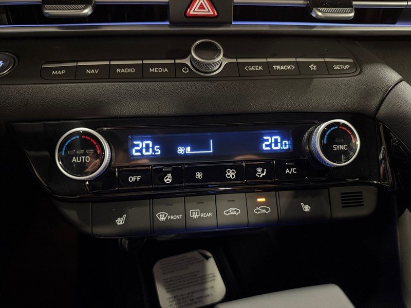 2026 Hyundai Elantra Luxury IVT