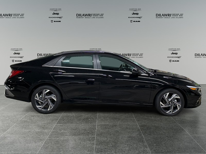 2026 Hyundai Elantra Luxury IVT