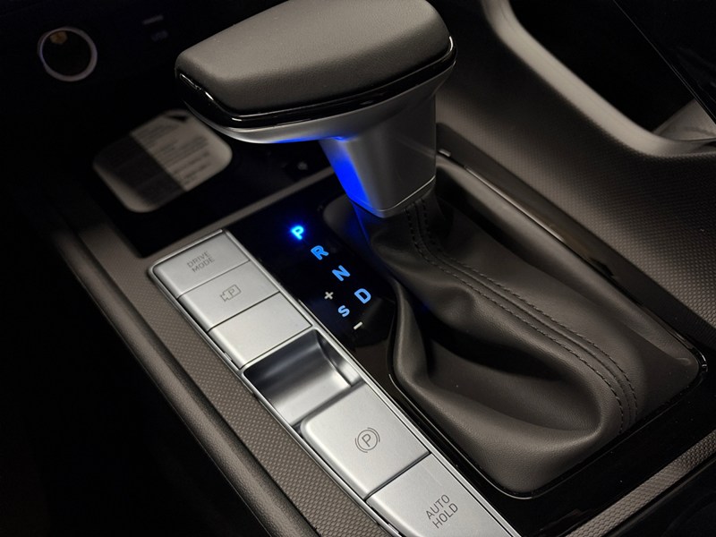 2026 Hyundai Elantra Luxury IVT