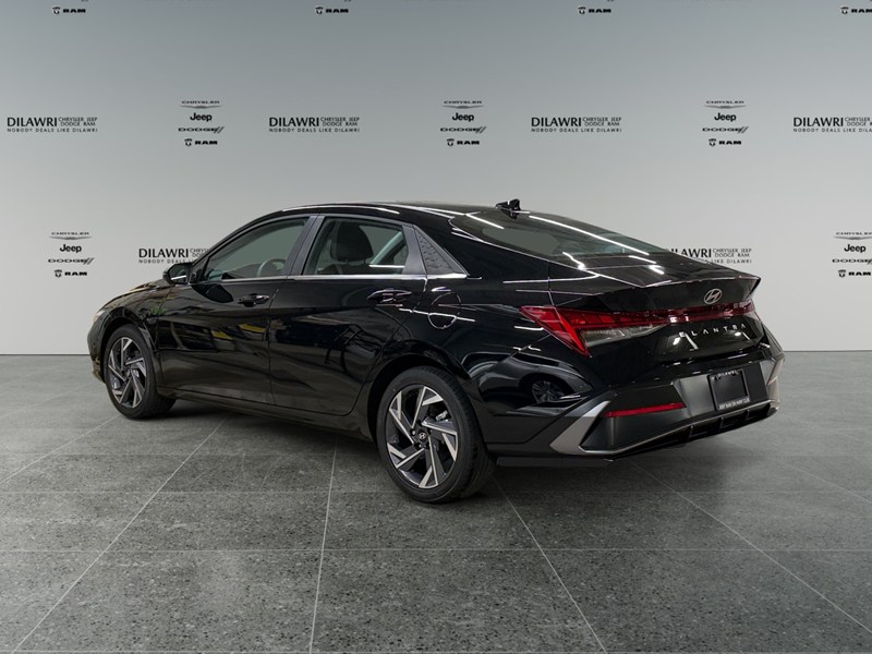 2026 Hyundai Elantra Luxury IVT