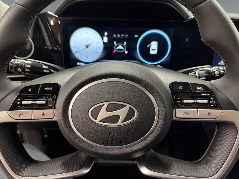 2026 Hyundai Elantra Luxury IVT