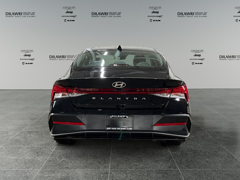 2026 Hyundai Elantra Luxury IVT