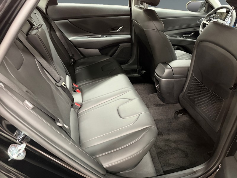 2026 Hyundai Elantra Luxury IVT