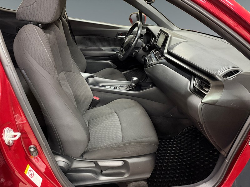 2018 Toyota C-HR FWD XLE
