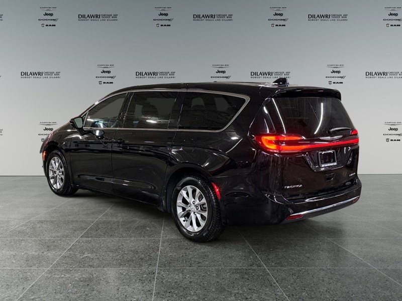 2026 Chrysler Pacifica Limited FWD