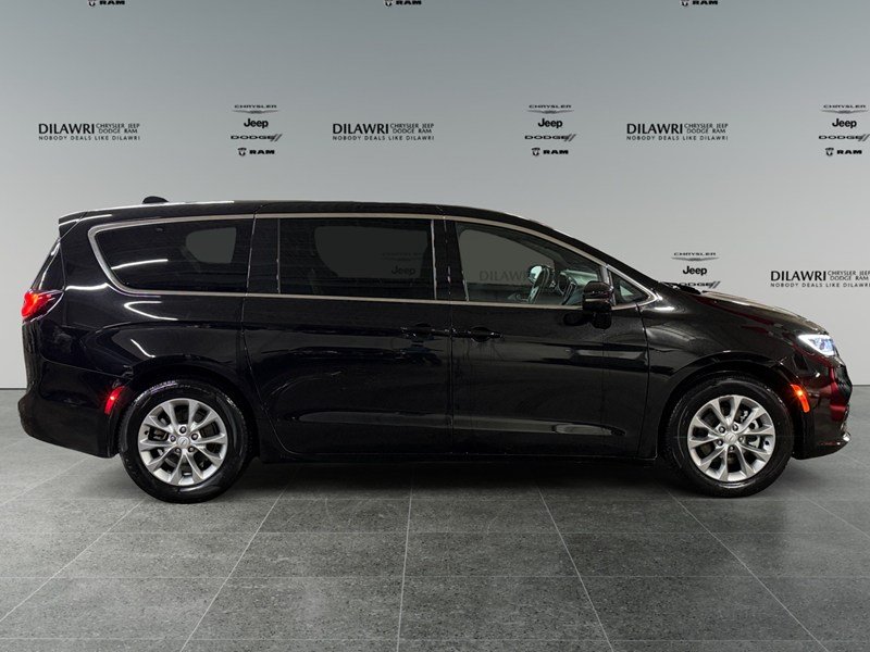 2026 Chrysler Pacifica Limited FWD
