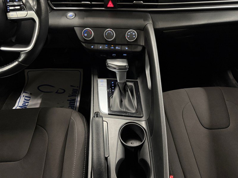 2022 Hyundai Elantra Preferred IVT