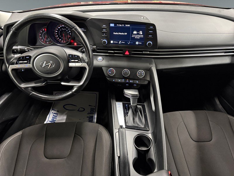 2022 Hyundai Elantra Preferred IVT