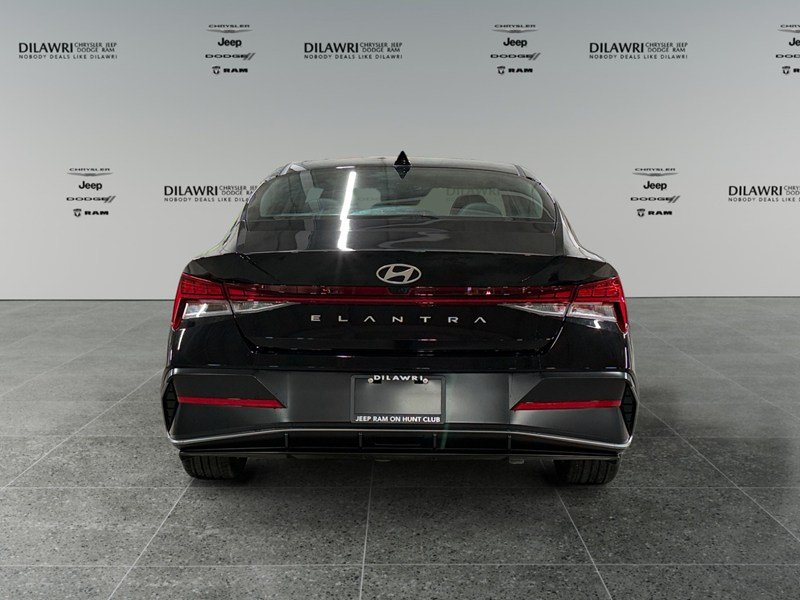2026 Hyundai Elantra Luxury IVT