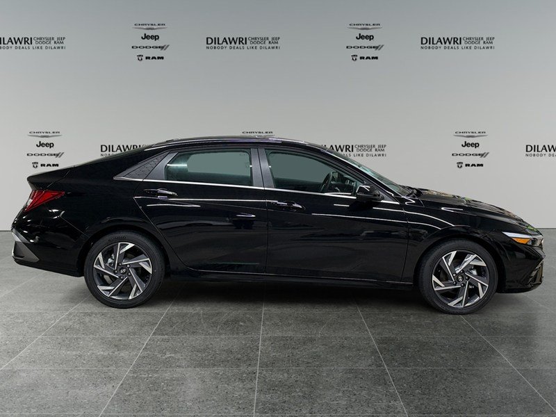2026 Hyundai Elantra Luxury IVT