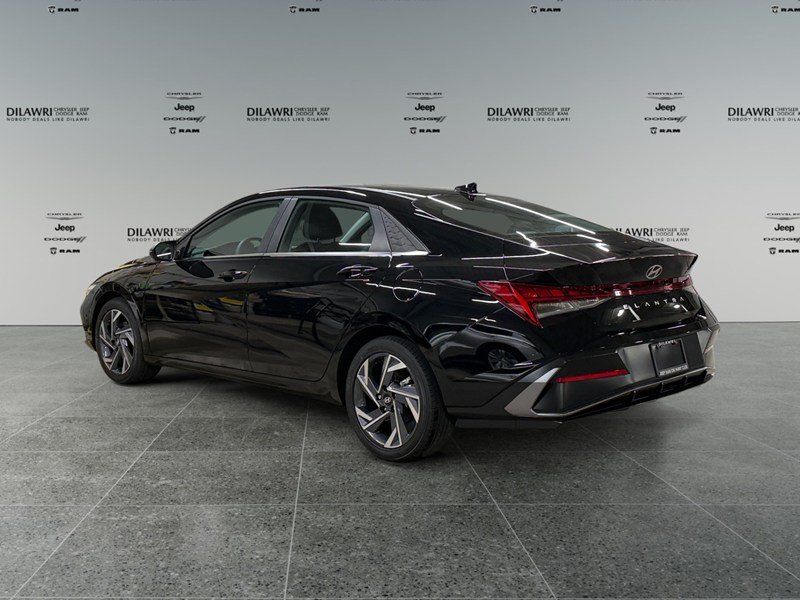 2026 Hyundai Elantra Luxury IVT