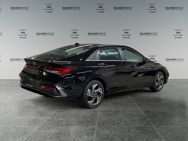 2026 Hyundai Elantra Luxury IVT
